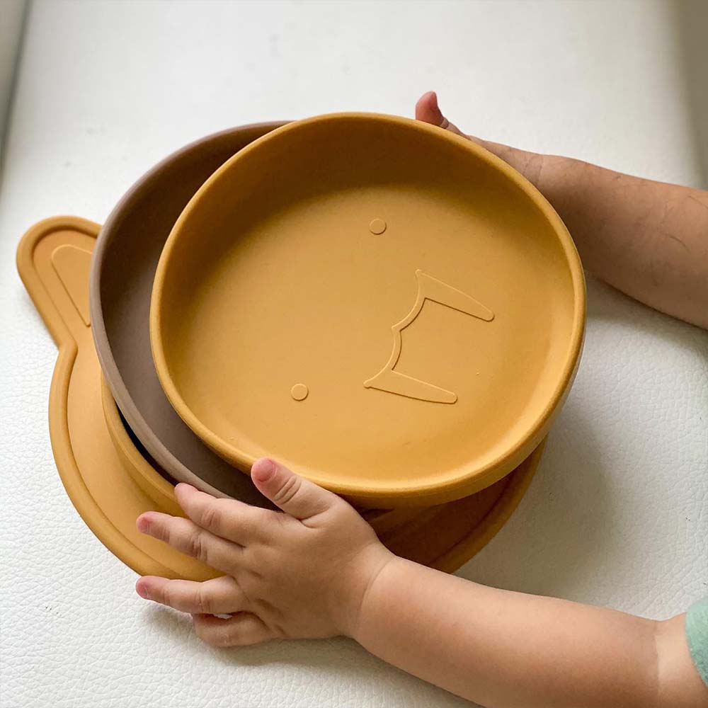 Premium feeding & mealtime collection showcasing essential baby products designed for convenient, mess-free mealtimes