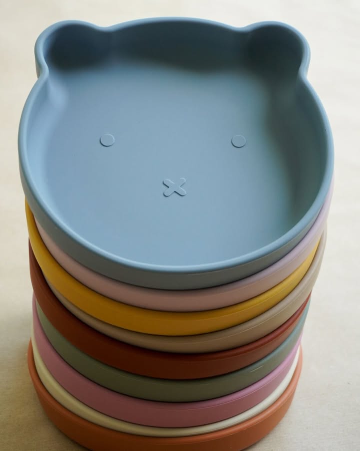 Collection of premium dinnerware sets featuring quality designs for babies and toddlers designed for convenient, mess-free mealtimes