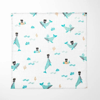 Babydecke - Spielender Bär und Wal Mulltuch flach ausgebreitet